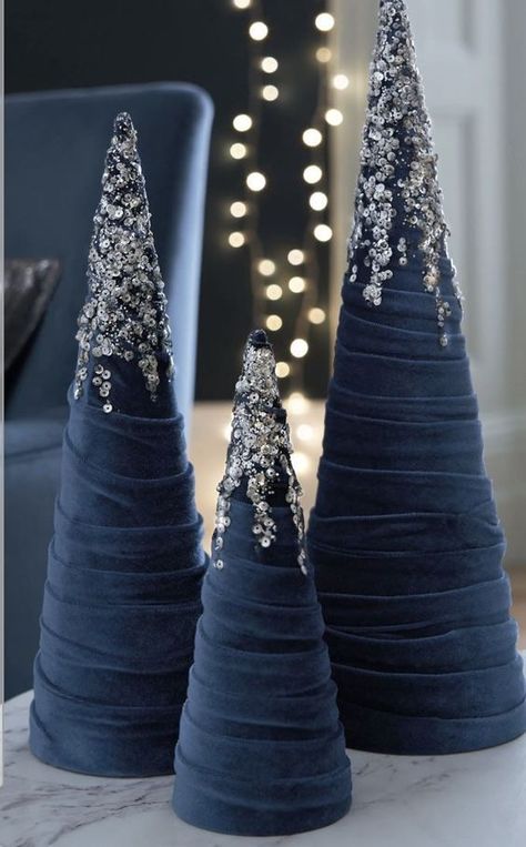 Julkransar Diy, Fabric Trees, Navy Blue Christmas, Christmas Cones, Candyland Birthday, Christmas Float, Cone Christmas Trees, Diy Christmas Decorations, Christmas Tree Crafts