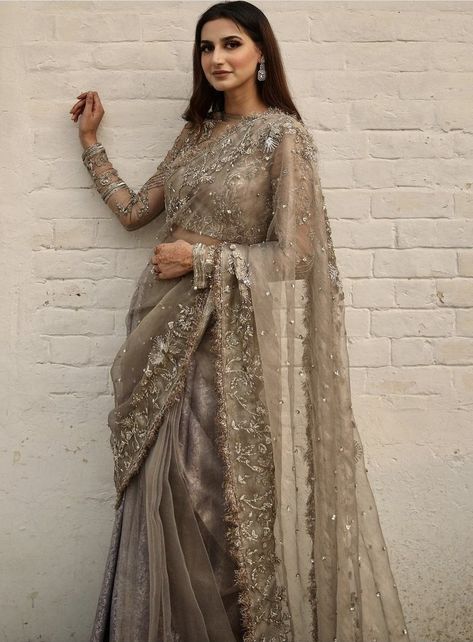 Bridal Dresses 2022, Saree Wearing Styles, Asian Bridal Dresses, Bridal Dresses Pakistan, Fancy Sarees Party Wear, Dresses 2022, Pakistani Fancy Dresses, Indian Fashion Saree, Saree Designs Party Wear