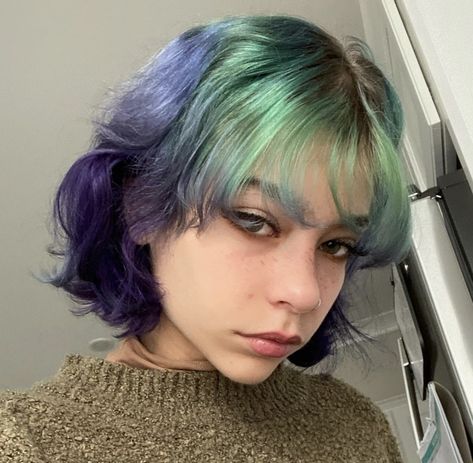 Teal Hair Pfp Anime, Purple And Green Hair Short, Turquoise And Purple Hair, Short Split Dyed Hair, Green And Blue Hair, Green Hair Ombre, Blue And Green Hair, Aesthetic Turquoise, Short Rainbow Hair