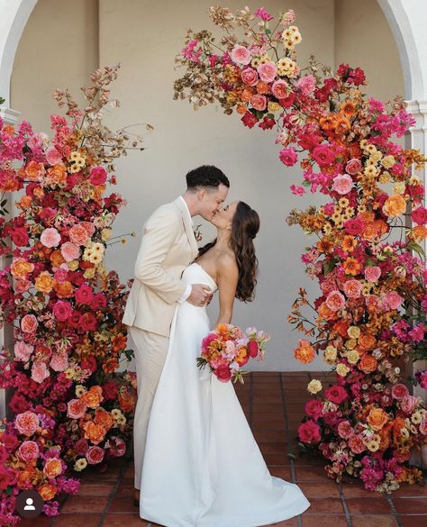 Sunset Wedding Theme, Orange Wedding Themes, Orange And Pink Wedding, Orange Wedding Flowers, Dream Wedding Decorations, Bright Wedding, Sunset Wedding, 2025 Wedding, Wedding Theme Colors