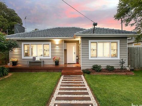 Captivating classics set to charm your socks off - realestate.com.au Weatherboard Exterior, Street Appeal, Weatherboard House, Bungalow Exterior, Exterior Makeover, House Paint Exterior, Diy House, House Remodel, House Architecture Design