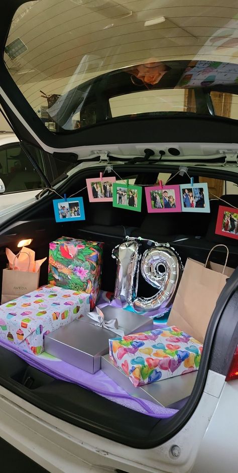 Small Birthday Gift Ideas For Him, His Birthday Surprise Ideas, Boyfriends Birthday Ideas Surprise, Car Present Surprise, Car Birthday Surprise For Boyfriend, Bf Bday Surprise, Birthday Surprise For Friend, Couple Surprise Ideas, Surprise Birthday Party For Boyfriend