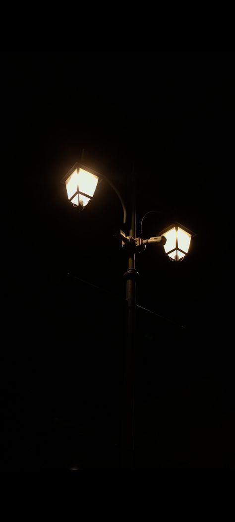 Street Lights Aesthetic Wallpaper, Street Lamp In The Fog Wallpaper Iphone, Lampost Aesthetic, Chill Wallpaper Aesthetic Dark, Lamp Post Aesthetic, Lamp Aesthetic Wallpaper, Street Lamp Aesthetic, Feeling Melancholy, Lock Screen Wallpaper Aesthetic Dark