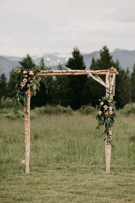 Birch Wedding Arch Flowers, Wedding Arch Wood Diy, Birch Wedding Arch Diy, Wedding Arch Tree Branches, Birch Wood Wedding Arch, Aspen Arch Wedding, White Birch Arch Wedding, Aspen Wedding Arch, Birch Wedding Arbor