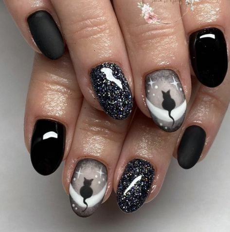 Short Nail Designs Witchy, Halloween Nails With Cats, Purple Cat Nails, Short Witchy Nails Simple, Black Cat Nails Halloween, Cat Nails Short, Black Cat Halloween Nails, Halloween Nails Black Cat, Cute Cat Nail Art