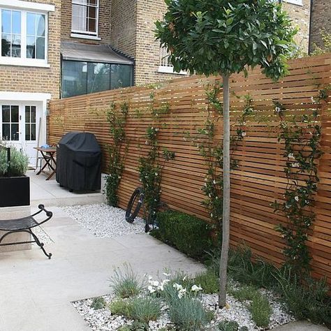 Garden Fence Colours Small Garden Fence, Moderne Have, Modern Fence Design, Contemporary Garden Design, Garden Privacy, Patio Fence, Modern Garden Design, Garden Architecture, Contemporary Garden