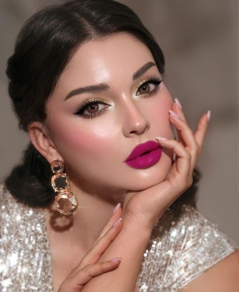 beauty and glam Eye Makeup With Dark Lipstick, Lipstick With Peach Dress, Makeup With Pink Outfit, Glamorous Makeup Looks, Pakistani Makeup Looks, Y2k Makeup Looks, Indian Makeup Looks, Bridal Makeup Tutorial, Indian Bride Makeup