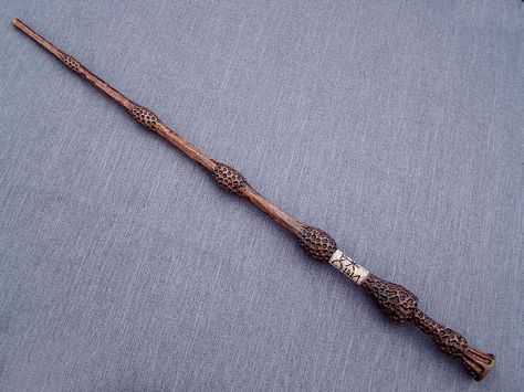 Elder Wand Elder Wand Harry Potter, Harry Potter Wand Collection, Harry Potter Elder Wand, Wand Harry Potter, Harry Potter Portraits, Noble Collection Harry Potter, Harry Potter Wands, Harry Potter Props, Harry Potter Toys