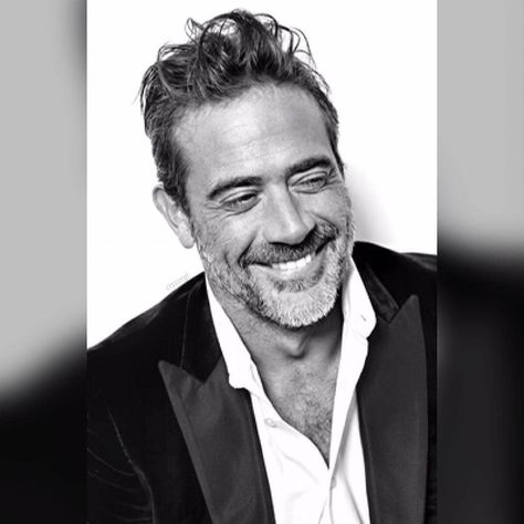 #JeffreyDeanMorgan #JDM - Jeffrey Dean Morgan ❤ (@mrs.jeffreydeanmorgan) on Instagram: “HOLY SHIT Why the hell is he so beautiful? - #jeffreydeanmorgan #beautiful #hairgoals #smile…” Jeffrey Dean Morgan Photoshoot, Jeffrey Dean Morgan Negan, Jeffrey Star, Jeffery Dean, Negan Twd, Hilarie Burton, John Winchester, Dean Morgan, Chandler Riggs