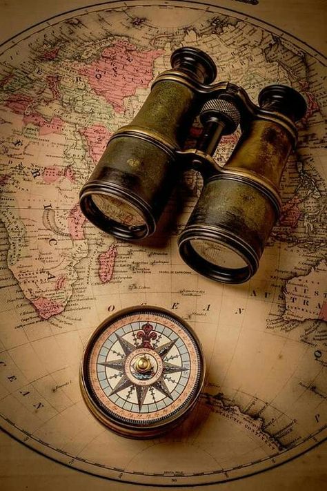 Maps Aesthetic, Compass Art, Navi A Vela, His Dark Materials, Antique Images, Pirate Life, Tall Ships, Pirate Ship, Antique Photos