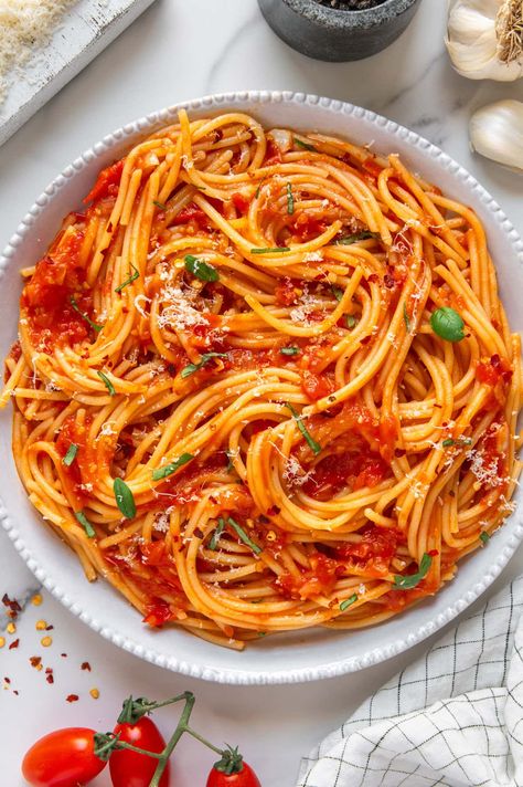 Spicy Homemade Spaghetti Arrabbiata Amazing Spaghetti Recipe, Sweet And Spicy Spaghetti Sauce, Spaghetti Healthy Recipes, Spicy Spaghetti Recipes, Spicy Tomato Pasta, Speggetti Recipes, Spicy Sauce Recipe, Arrabbiata Sauce, Spicy Spaghetti