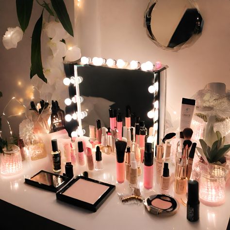 Beauty vanity, makeup mirror, beauy for vision board inspiration #makeup #tiktok #fashion #visionboard #aesthetic #coquette #inspiration #hairstyles #vanity #model #redcarpet #manifest Make Up Artist Aesthetic, Huge Vanity, Aesthetic Agenda, Girl Vanity, Visionboard Aesthetic, Vanity Aesthetic, 2025 Prayer, Girls Vanity, Vanity Makeup Mirror