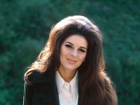 Bobbie Gentry, Boho Updo, Face Framing Layers, Capitol Records, Women In Music, Vintage Makeup, Fluffy Hair, Music Icon, Face Framing