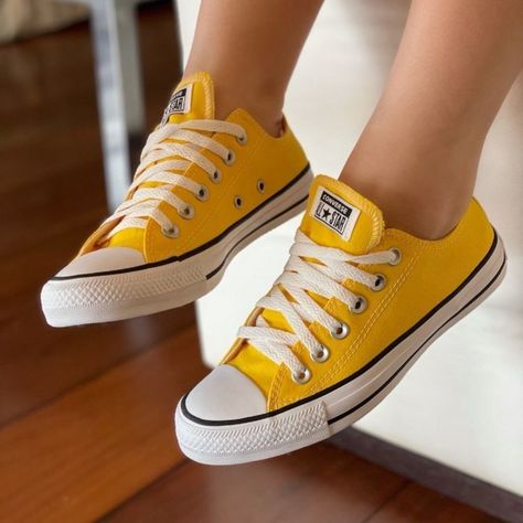 Yellow Converse Outfit, Yellow Converse, All Star Converse, Star Converse, Converse Star, All Stars Converse, Outfits With Converse, Popular Sports, Shoe Company