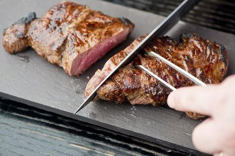 To get the best out of your petite filets of beef, make sure you're cooking the meat properly, as undercooked beef isn't safe and overcooked beef can be dry. Cross Rib Steak, Beef Tenderlion, Filet Recipes, Filet Steak, Beef Tenderloin Recipes, Filet Mignon Recipes, Rib Steak, Tenderloin Steak, Beef Filet