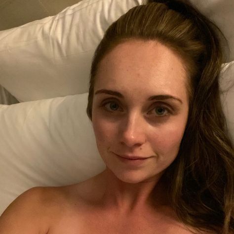 60.6k Likes, 969 Comments - Amber Marshall (@amber_marshall_farm) on Instagram: “My “naked” selfie. My tv sister (and good friend)  @MichelleMorgan_ nominated me for the #AsShels…” Amber Marshall Selfie, Vin Diesel Shirtless, Makeup No Filter, Jessica De Gouw, Heartland Actors, Plymouth Laser, Amy Fleming, Heartland Amy, Baby Donkey