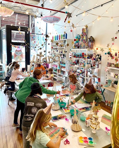 Kids Art Studio, Kids Workshop, Art Studio Space, Art Studio Design, Art Studio Room, Art Studio Ideas, Art Cafe, Crafts Workshop, Studio Room