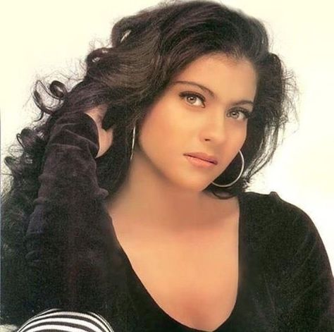 90s Bollywood Actress, Bollywood Makeup, 90s Actresses, 90s Bollywood Aesthetic, Bollywood Films, Indian Movie, 90s Bollywood, Vintage Bollywood, Model Inspo