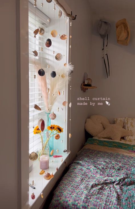 Dorm Room Ideas Ocean Theme, Beach Bedroom Inspirations, Beachy College Apartment, Beach Dorm Room Aesthetic, Salty Granola Room, Salty Granola Aesthetic Room, Colorful Beachy Bedroom, Beach Room Decor Diy, Dorm Room Ideas Beachy