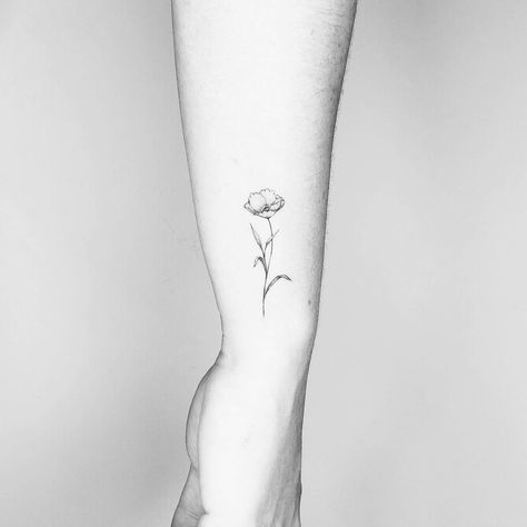 Poppy Tattoo, Fineline Tattoo, A Lot Of People, Birth Flowers, Triangle Tattoo, Geometric Tattoo, Poppies, My Style, Tattoos