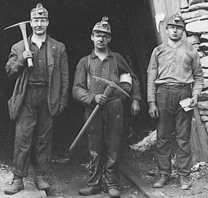 Virginia Coal Miners Coal Miner Costume, Miner Costume, Miner Outfit, Miner Aesthetic, Coal Miner Character Design, Mining Aesthetic, Rough Men, Mine Worker, Floyd Collins