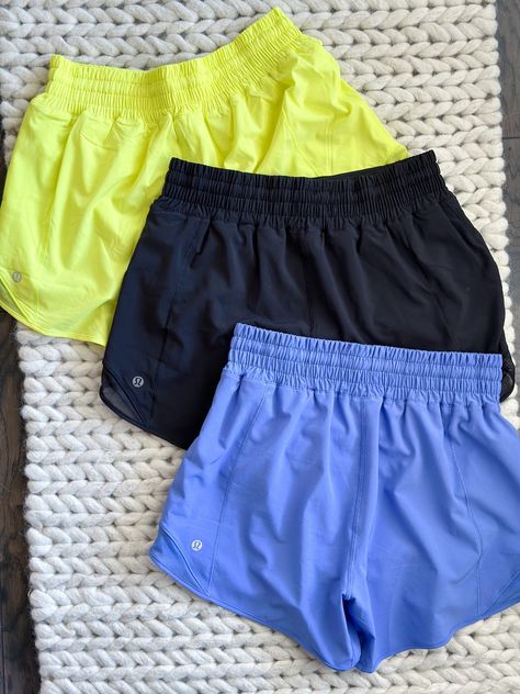 Lululemon Running Shorts Cute Shorts Athletic, Lulumelon Shorts, Outfits With Short Skirts, Pe Outfits, Lululemon Shorts Outfit, Lululemon Wishlist, Skirts Grunge, Cute Running Shorts, Lululemon Clothes