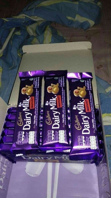 Chocolate🍫 Coklat Dairy Milk, Gully Gang, Birthday Cake For Papa, Dairy Milk Chocolate Images, Chocolate Lovers Quotes, Chocolate Tumblr, Dairy Milk Silk, Chocolate Lovers Gift, Chocolate Pictures