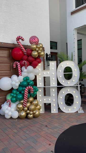 Christmas Decorations Party Events, Christmas Decorations Event, Christmas Marquee Decoration, Happy New Year Decor, Christmas Party Balloon Decorations, Christmas Balloon Garland Ideas, Christmas Balloons Decorations, Company Christmas Party Decorations, Christmas Balloon Backdrop