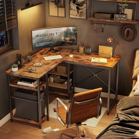 Artist Studio Workspaces, Corner Pc Desk, Corner Desk Setup, Grunge Desk, Cozy Gaming Room, Dads Office, Desk Spaces, Desk Stuff, Mesa Home Office