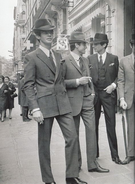 An advertisement of Ralph Lauren's work in the 60s. 1960 Mens Fashion, Ralph Lauren Fashion, Pitti Uomo Street Style, 60s Men, Dandy Style, Herren Style, Gents Fashion, Retro Images, Sixties Fashion