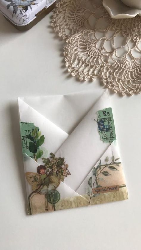 Pockets In Scrapbook, Pocket Paper Diy, How To Make Paper Pockets, Paper Pocket Ideas, Scrapbook Pocket Ideas, Paper Folders Ideas, Paper Pockets Diy Simple, Pocket Cards Tutorial, Making Envelopes Out Of Paper