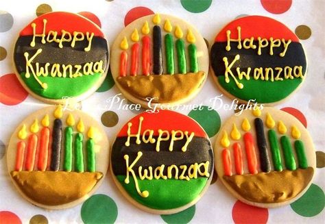 my kwaanza cookies! #yummy Kwanzaa Desserts, Kwanzaa Cookies, Kwanzaa Tablescape, African Celebrations, Black Desserts, Kwanzaa Decor, Crumb Cookies, Kwanzaa Party, Kwanzaa Crafts