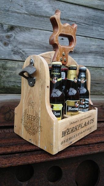 Small Woodworking Shop Ideas, Wooden Beer Caddy, Beer Caddy, Diy Wood Pallet Projects, Beer Crate, Beer Wood, Rustic Woodworking, Wood Projects That Sell, Small Woodworking Projects