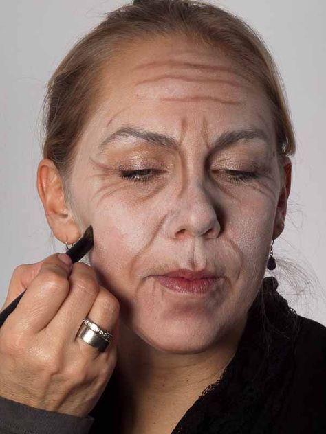 Old Man Makeup, Old Lady Makeup, Grandma Costume, Old Age Makeup, Makeup Wrinkles, Old Lady Costume, Halloween Make-up Looks, Theatre Makeup, Movie Makeup