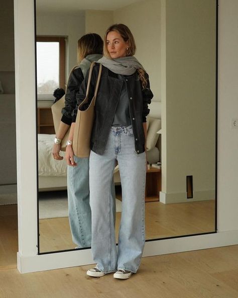 Anouk Yve on Instagram: "3 (denim) in a row @myessentialwardrobeofficial" Loose Jeans Outfit, Mom Jeans Outfit Winter, Anouk Yve, Zara Denim Jacket, Capsule Wardrobe Women, Jeans Outfit Spring, Mom Jeans Outfit, Capsule Wardrobe Outfits, Jean Jacket Outfits