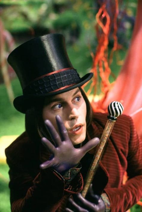 charlie and the chocolate factory (2005) Johnny Depp Willy Wonka, 3 People Costumes, Lab Humor, John Depp, جوني ديب, Kaptan Jack Sparrow, Ace Hood, Johnny Depp Movies, Tim Burton Films