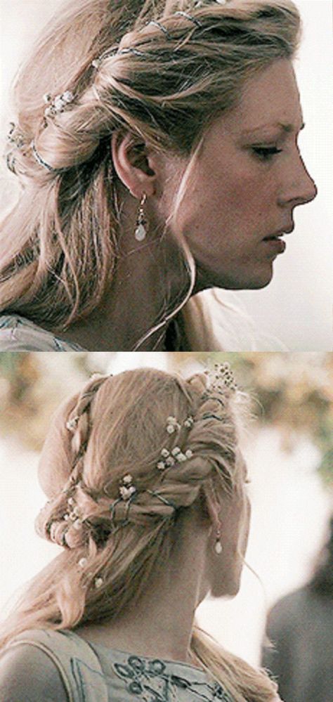 Lagertha's Wedding Hair #Viking #Vikings #Viking_hair #Wedding #Wedding_hair #Winnick #History #Bridal #Hair #Blonde #Bride Viking Wedding Hairstyles, Viking Wedding Hair, Bjorn Lothbrok, Vikings Hair, Lagertha Hair, Nordic Wedding, Blonde Bride, Viking Braids, Pagan Wedding