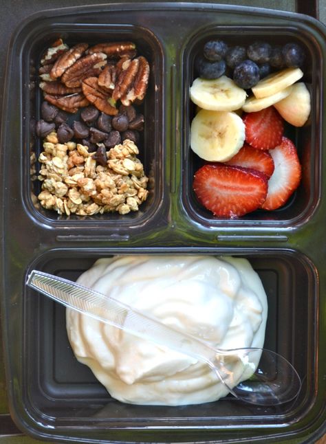 Yogurt Parfait Meal Prep, Parfait Meal Prep, Dunkin Donuts Iced Coffee, Healthy Lunch Snacks, Meal Prep Snacks, Resep Diet, Work Meals, Easy Healthy Meal Prep, Makanan Diet