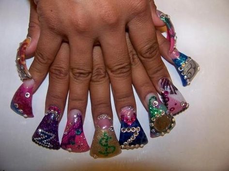 "Duck Feet" nails: because Fu Man Chu nails are too narrow to properly bling. Just when I thought nail fashion couldn't get more tacky or ugly! Horrible Nails, Nail Fails, Weird Nails, Ugly Nails, Bad Nails, Crazy Nail Art, Duck Feet, Square French, Duck Pins