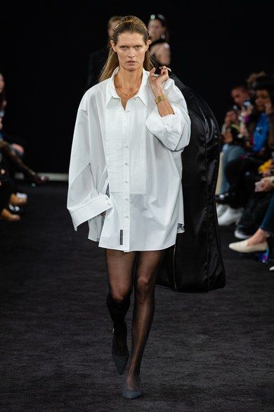 Fashion Show Collection, White Fashion, Sport Fashion, Alexander Wang, Look Fashion, New York Fashion, White Shirt, Runway Fashion, Alexander Mcqueen