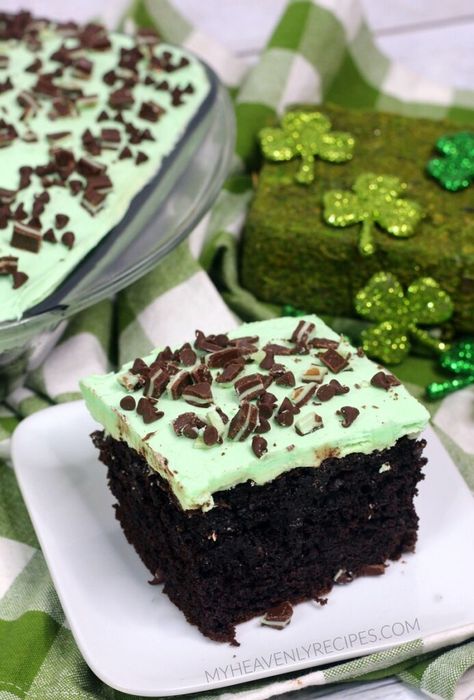 Mint Poke Cake, Vegan Grill, Andes Mint Chocolate, Mint Chocolate Cake, Pudding Poke Cake, Irish Desserts, Mint Cake, Chocolate Poke Cake, Andes Mint