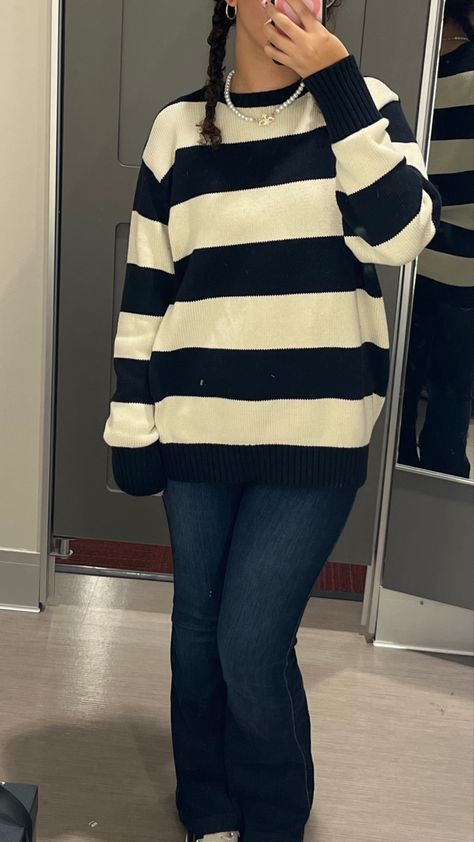 Gap Sweater Outfit Aesthetic, Huge Sweater Outfit, Strip Sweater Outfit, School Sweater Outfit, Downtown Girl Outfits Winter, Grandpa Sweater Outfit, Winter Inspo Outfits, Sweater Weather Outfits, Cute Winter Sweaters