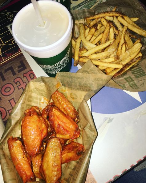 Wing Stop Aesthetic, Wings Stop, Wingstop Wings, Wing Stop, Wing It, Food Babe, Delicacy Food, Yummy Comfort Food, Food Goals