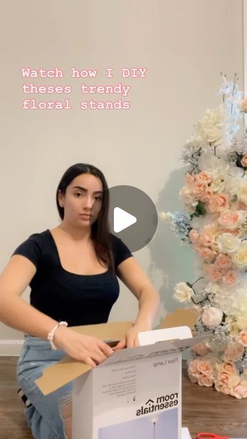 Diy Flower Stand Wedding Floral Arrangements, How To Make Floral Backdrop, Diy Floor Floral Arrangements, Backdrop Floral Arrangements, Flower Arrangements Backdrop, Flower Stand Arrangement, Standing Flower Arrangements, Diy Balloon Stand, Diy Flower Stand