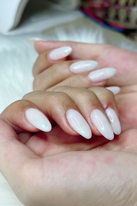 white nails White Nails Manicure, Bright White Nails, White Tip Nail Designs, Milky White Nails, Manicure Art, White Nail Designs, Rose Pale, White Nail, Nails Manicure