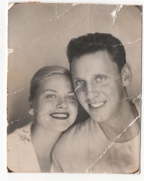 +~ Vintage Photo Booth Picture ~+  Beautiful couple ~ she has a Grace Kelly quality to her. Vintage Photo Booth, Vintage Photo Booths, Old Pics, Photobooth Pictures, Photos Booth, Vintage Couples, Retro Photo, Vintage Life, Vintage Portraits