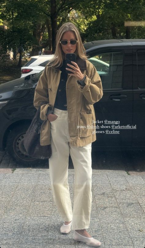 Barn Coat Outfit, Oxford Shirt Women Outfit, Suede Bag Outfit, Suede Jacket Outfit, Jacket Outfit Women, Barn Jacket, Jacket Outfit, Outfit Trends, Outfit Women