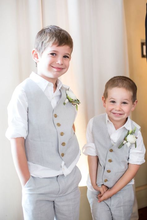 Ring Bearer Outfit Grey, Kids Wedding Outfits, Ring Bearer Boy, Gray Suits, Gaun Abad Pertengahan, Wedding Outfit For Boys, Gray Ring, Bearer Outfit, Kids Wedding