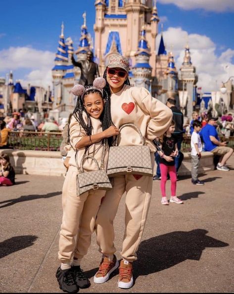 Mommy Daughter Photoshoot, Mommy Daughter Pictures, Mommy Dress, Mommy Daughter Outfits, Moms Goals, Future Mommy, Luxury Lifestyle Women, Mommy Goals, Black Femininity