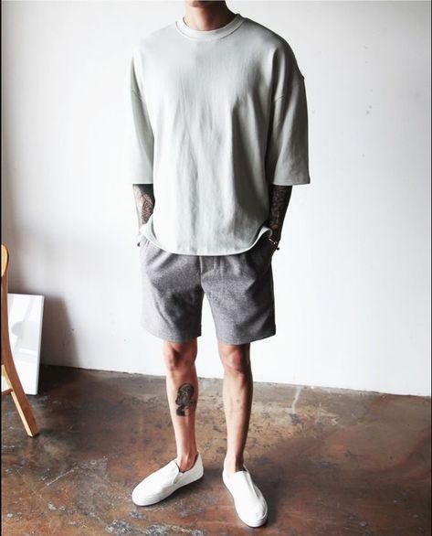 Oversized Tshirt Outfit, Workout Man, Style Skate, Oversize Tshirt Outfits, Stylish Mens Outfits, Man Style, Mens Trends, Summer Outfits Men, Tshirt Outfits